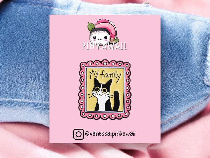 Pin's Broche Email | Cadre Photo | Chat est ma Famille | Amoureux des Chats | Kawaii Dessin Animé