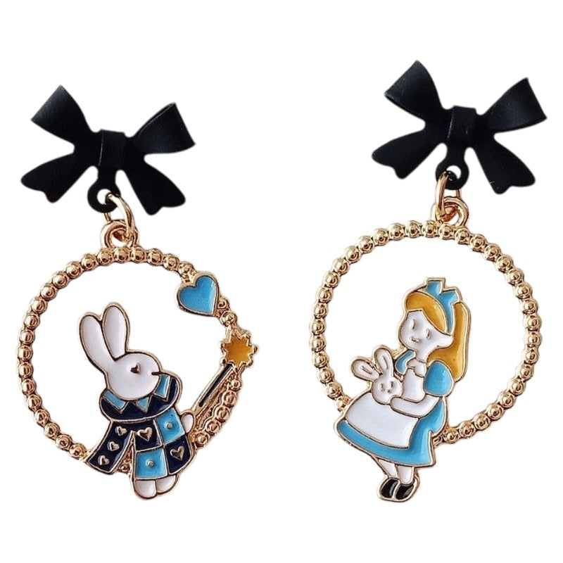 Ohrringe | Tropfenohrringe | Alice im Wunderland | Späte Hase Alice | Vergoldetes Kupfer