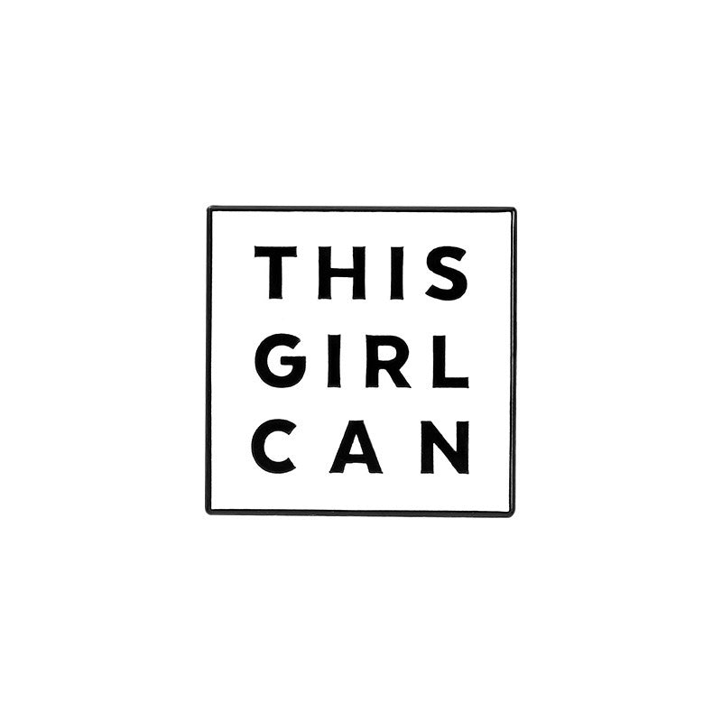 Pin’s This Girl Can noir et blanc | Pin féministe