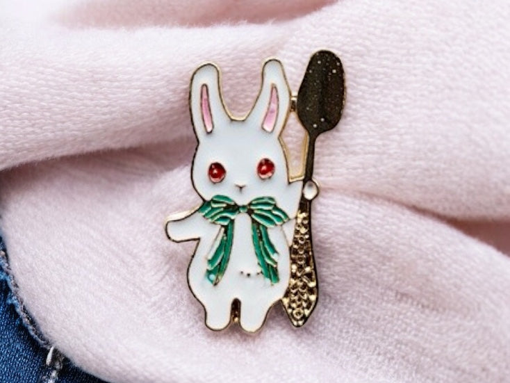 Set mit 2 Emaille-Broschennadeln | Teilen oder nicht | Süße Kaninchen-Löffel-Gabel | BFF oder Paar | Kawaii | Niedlich