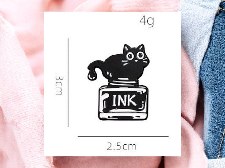 Pin's Broche Email | Chat Sur Encrier | Chat Noir | Humour Dessin Animé | Kawaii | Fun