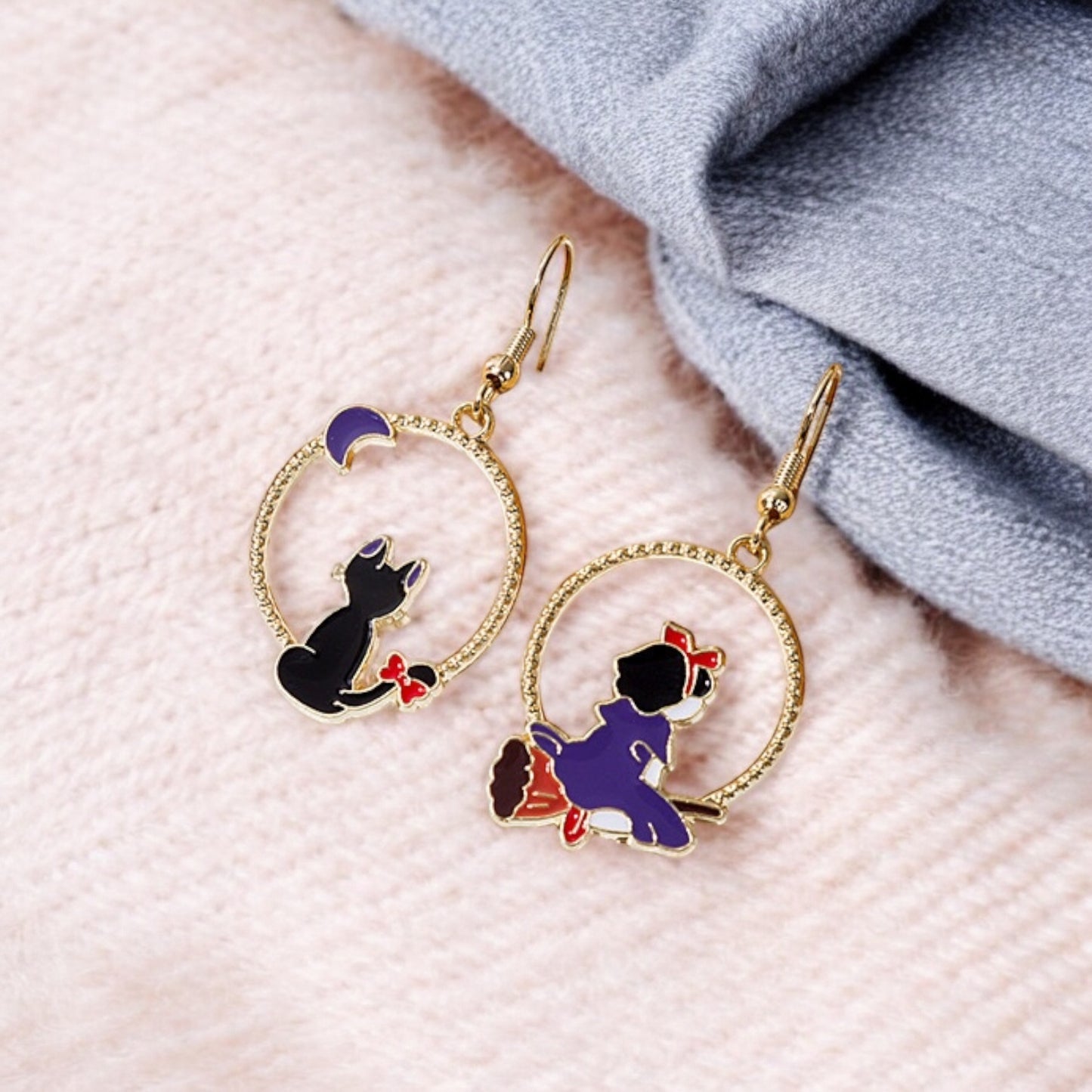 Ohrringe | Tropfenohrringe | Alice im Wunderland | Späte Hase Alice | Vergoldetes Kupfer