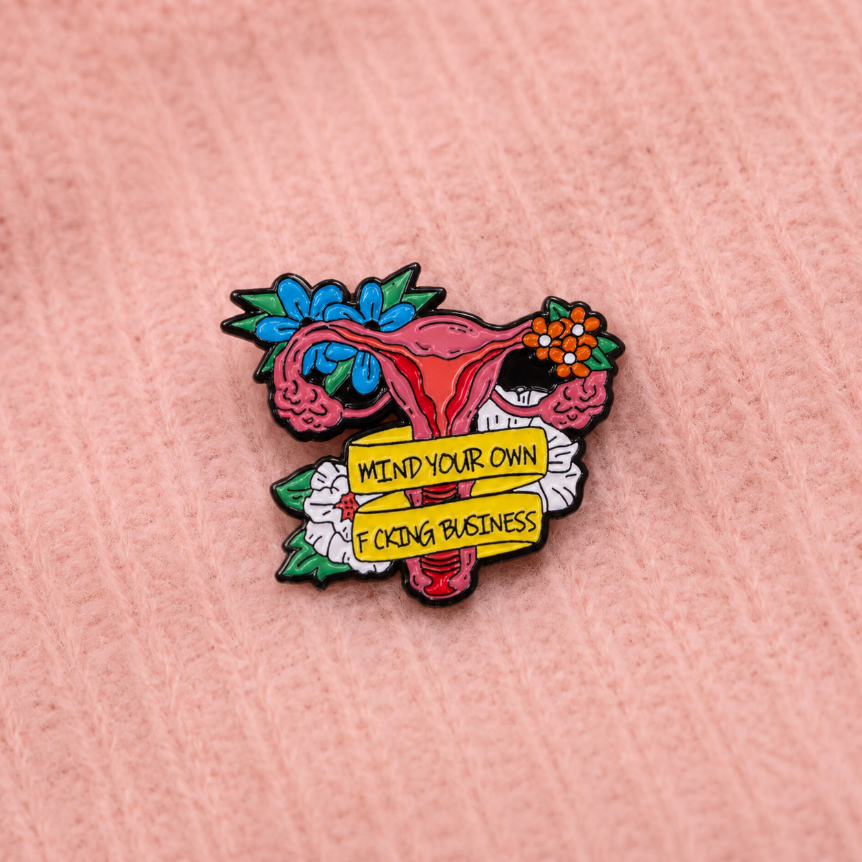 Pin’s utérus Mind Your Own Business | Pin féministe