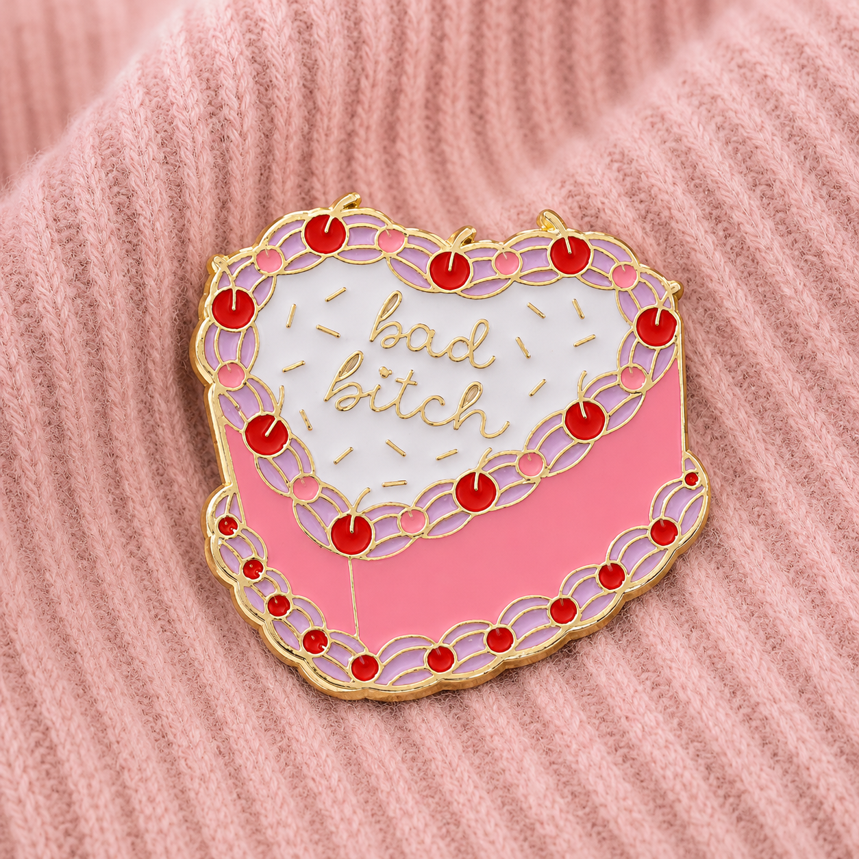 Pin’s gâteau cœur rose Bad Bitch | Kawaii