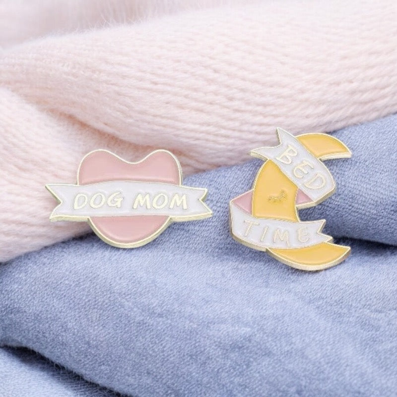 Pin's Broche Email | Dog Mom Coeur | Bed Time Lune | Kawaii Couleurs Pastel | Fun | Humour