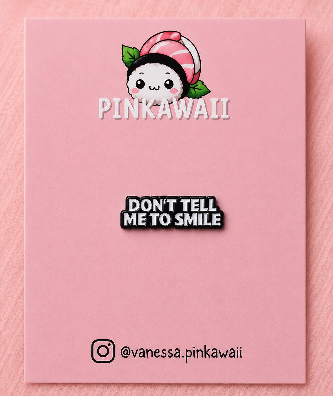 Pin’s Don’t Tell Me to Smile | Pin féministe noir et blanc
