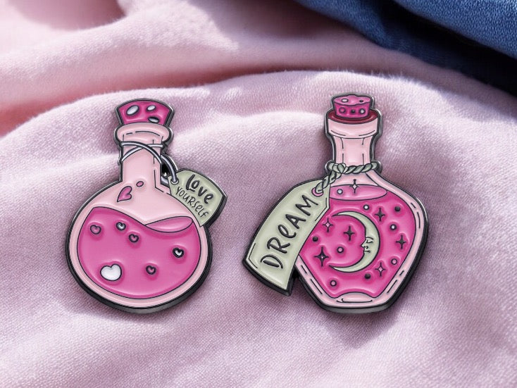 Pin's Broche Email | Fiole d'Amour | Potion Magique | Sérum d'amoureux | Sorcier | Kawaii