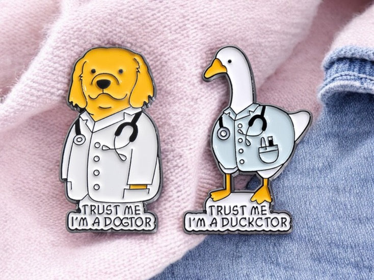 Pin's Broche Email | Canard ou Chien Docteur | Humour DuckTor | Médecine | Kawaii | Fun | Humour