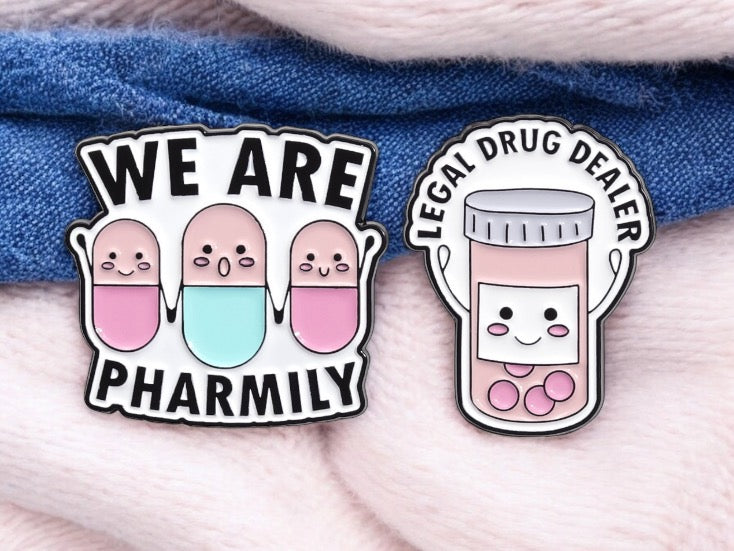 Pin's Broche Email | Pilulle Pharmacie | Humour Jeu de Mots | Kawaii | Mignon