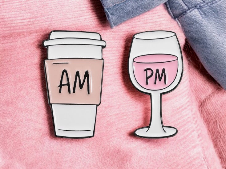 Lot de 2 Pin's Broche Email | Thermos de Café et Verre Vin | AM PM | Matin Soir | Mignon |Kawaii | Fun | Humour