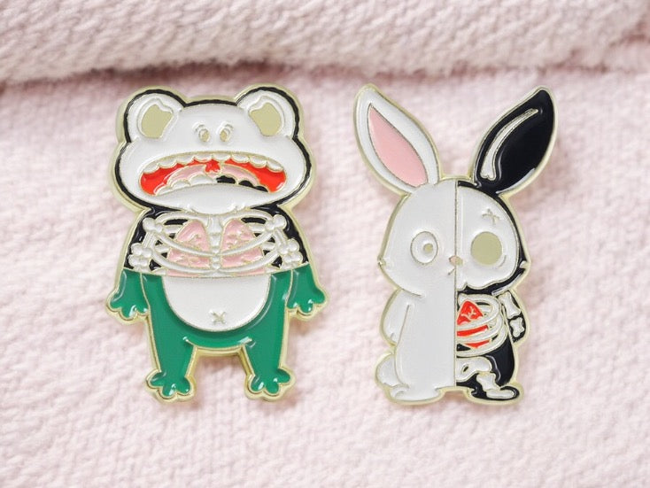 Pin's Broche Email | Grenouille Lapin | Moitié Squelette | Grenouille | Kawaii | Fun | Humour