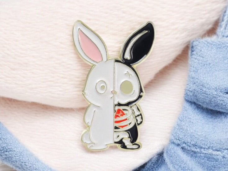 Pin's Broche Email | Grenouille Lapin | Moitié Squelette | Grenouille | Kawaii | Fun | Humour