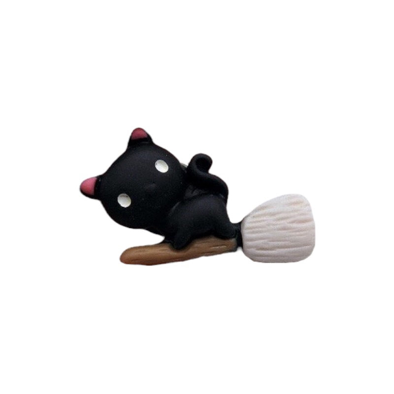 Pin-Brosche | Katze auf Besen | Schwarze Katze | Harz-Pin | Kawaii