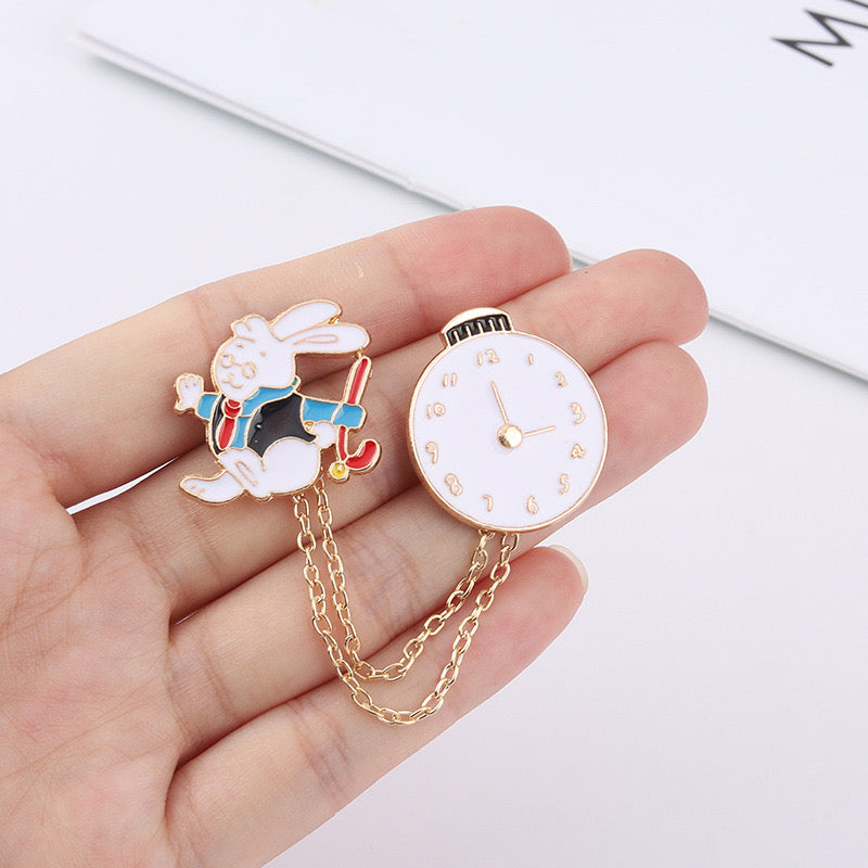 Lot de 2 Pin's Broche Email | Alice aux Pays des Merveilles | Lapin En Retard Alice | Kawaii Mignon