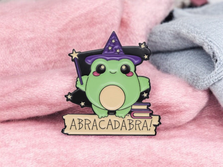 Pin's Broche Email | Grenouille Sorcier | Chapeau de Sorcier | Magie Abracadabra | Kawaii | Fun | Humour