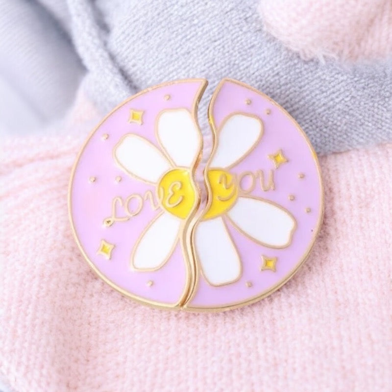 Lot de 2 Pin's Broche Email | A partager | Fleur Love You couper en 2 | BFF ou Couple | Kawaii | Mignon