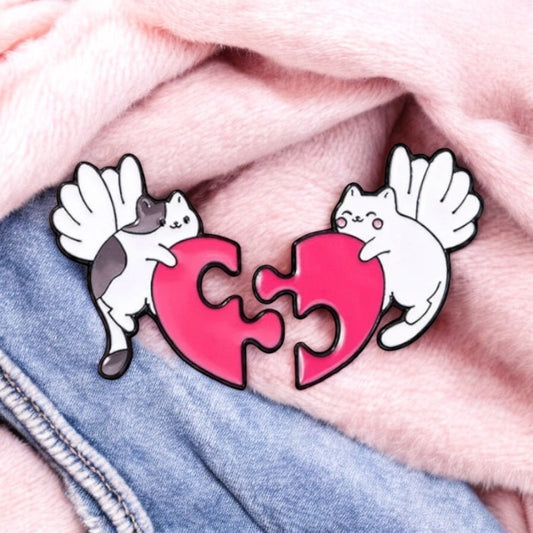 Set mit 2 Emaille-Broschennadeln | Teilen | Herz in 2 Teile geschnitten | BFF oder Paar | Kawaii | Süßes Katzenherz