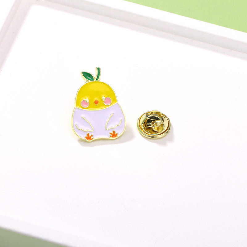 Pin's Broche Email | Poussin Feuille sur la Tête | Humour | Kawaii | Mignon