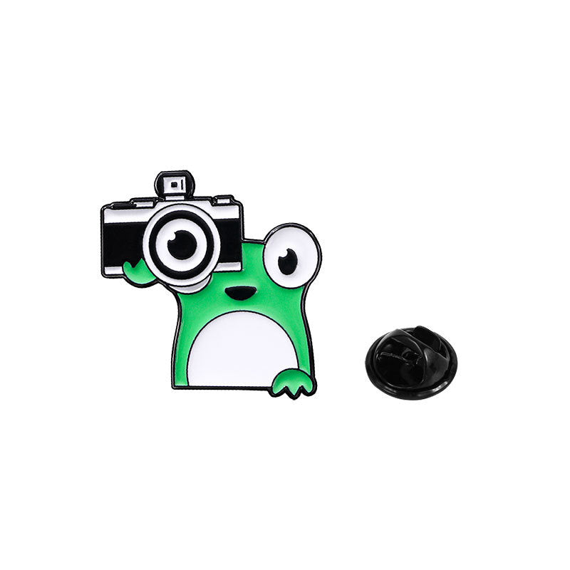 Pin's Broche Email | Grenouille Verre Vin ou Appareil Photo | Grenouille | Kawaii | Fun | Humour Amoureux des Grenouilles