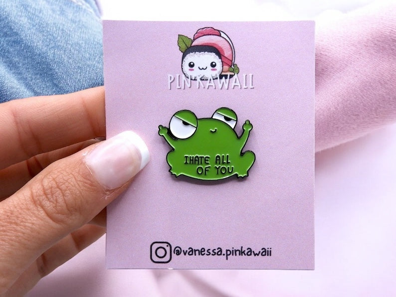 Pin's Broche Email | I Hate all Of You | Je vous déteste tous | Grenouille | Kawaii | Fun | Humour