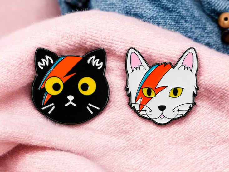 Pin's Broche Email | Chat Rock n Roll | Amoureux des Chats | Kawaii | Fun | Humour Mignon Chat Noir ou Blanc Hard Rock