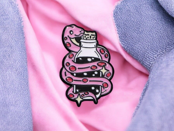 Pin's Broche Email | Serpent Magique Free Hugs | Potion Magique | Sérum d'amoureux | Sorcier | Kawaii