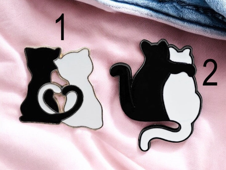 Pin's Broche Email | Coeur Calin Chat Amoureux | Cute Mignon | Humour Fun Amoureux des Animaux | Kawaii Noir et Blanc