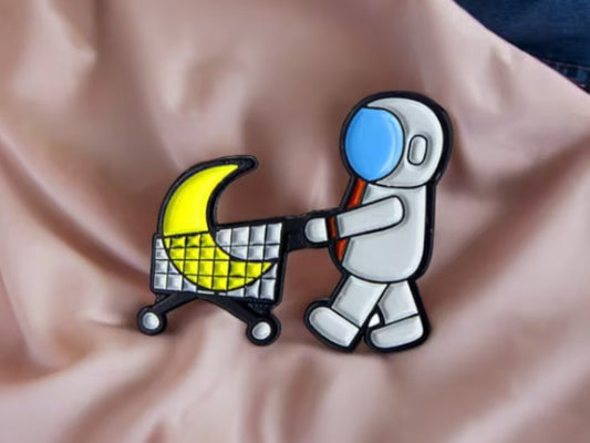 Pin's Broche Email | Astronaute Chariot Supermarché avec Lune | Kawaii | Cosmonaute