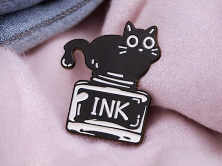 Pin's Broche Email |  Chat Sur Encrier | Chat Noir | Humour Dessin Animé | Kawaii | Fun