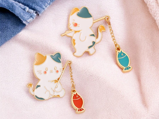 Lot de 2 Pin's Broche Email | A partager ou Non | Chat Cane à Peche Poisson Rouge ou Bleu | BFF ou Couple | Kawaii | Mignon