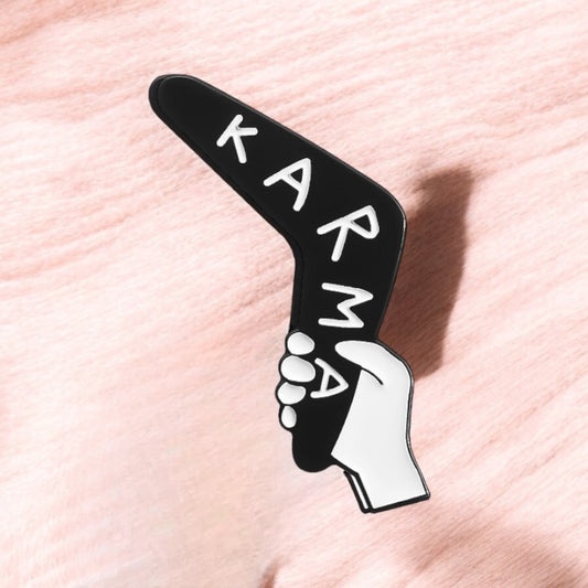 Pin's Broche Email | Karma | Boomrang | Jeu de Mot Humour | Kawaii