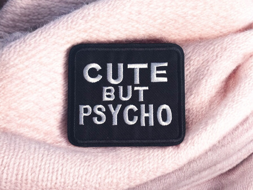 Tissu Broderie | Patch Ecusson Thermocollant Féminin l | Cute But Psycho  | Kawaii | Mignon Humour