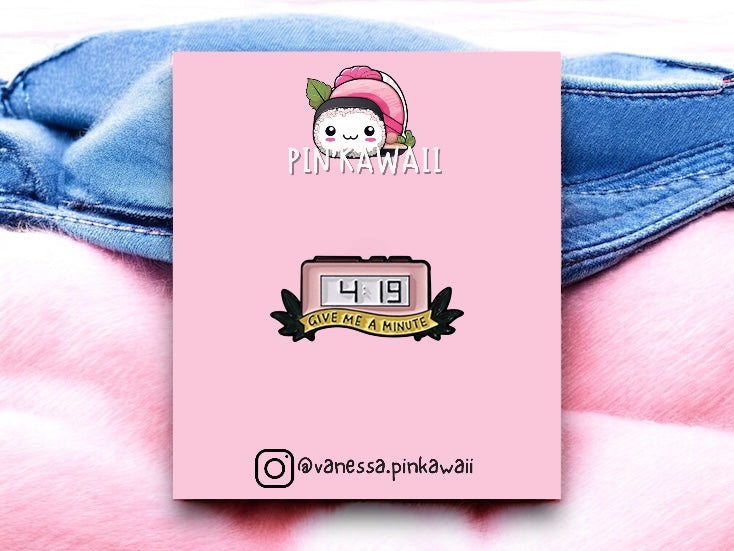 Pin's Broche Email | Réveil matin | Give me a Minute | Kawaii | Fun | Humour Mignon