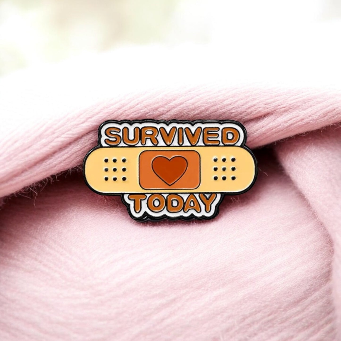 Pin's Broche Email | OK Survived today Pansements | Kawaii | Fun | Humour Mignon Text