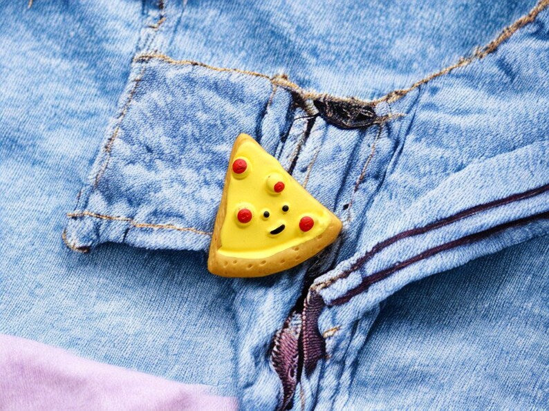 Pin's Broche | Pizza au Pepperoni en Résine | Part de Pizza | Humour Mignon | Kawaii