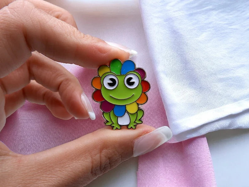 Pin's Broche Email | Lapin ou Grenouille | Arc en Ciel | Rainbow | Kawaii | Fun | Humour