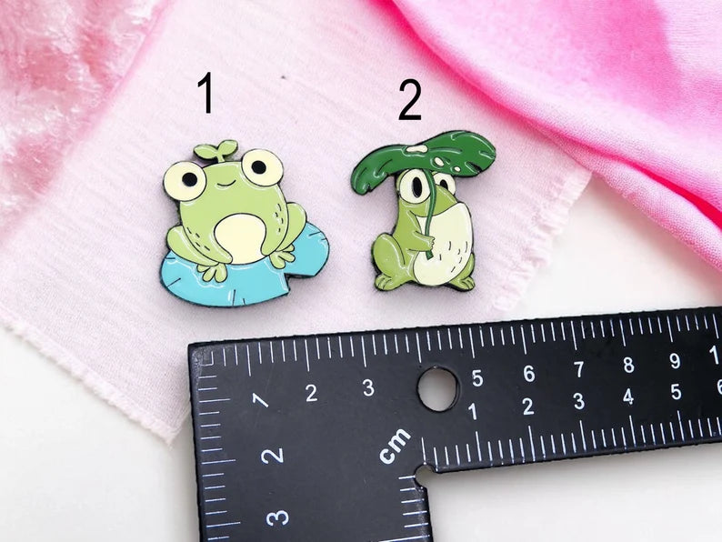 Pin's Broche Email | Grenouille Fleur de Lotus | Grenouille Oasis | Kawaii | Fun | Humour