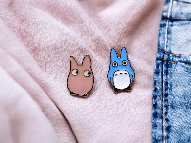 Lot de 2 Pin's Broche Email | Totoro | Noiraudes | Rose Bleu | Kawaii | Mignon