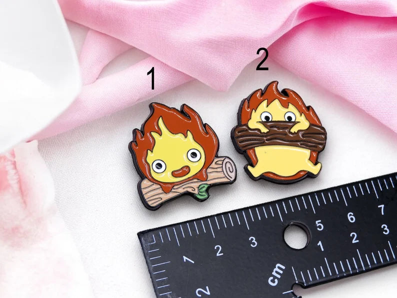 Pin's Broche Email | Chateau Ambulant | Calcifer Démon du Feu | Kawaii | Mignon