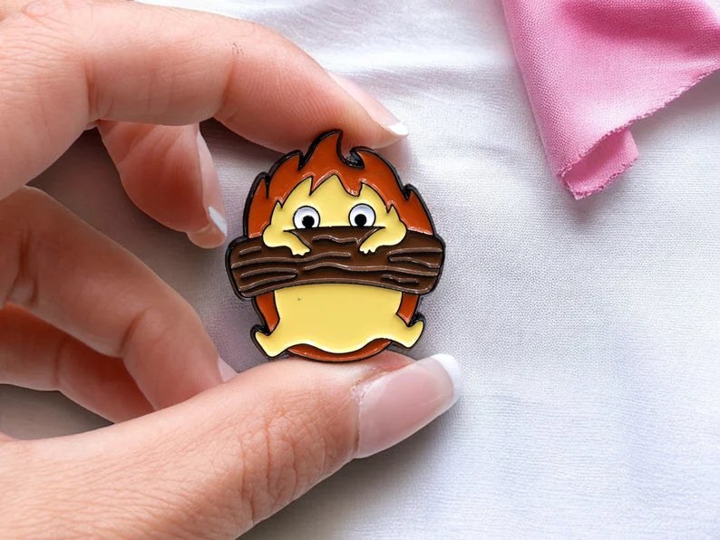 Pin's Broche Email | Chateau Ambulant | Calcifer Démon du Feu | Kawaii | Mignon