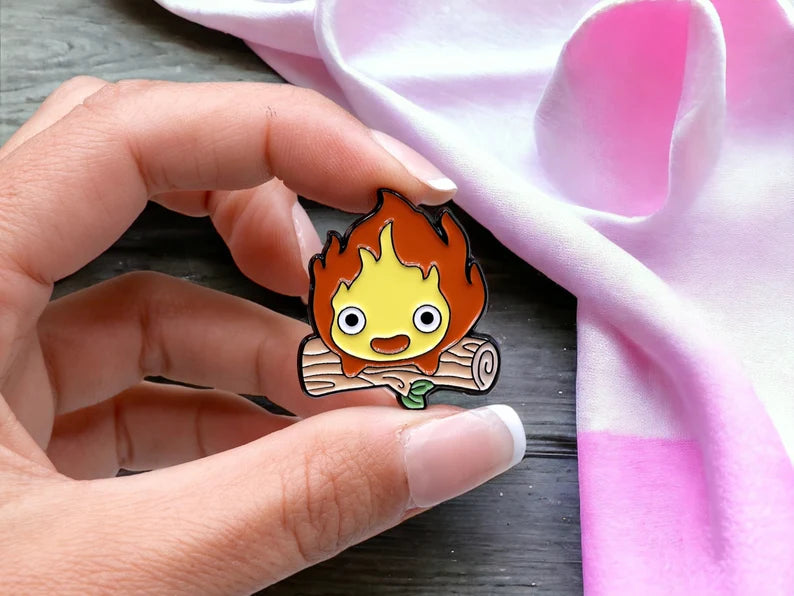 Pin's Broche Email | Chateau Ambulant | Calcifer Démon du Feu | Kawaii | Mignon