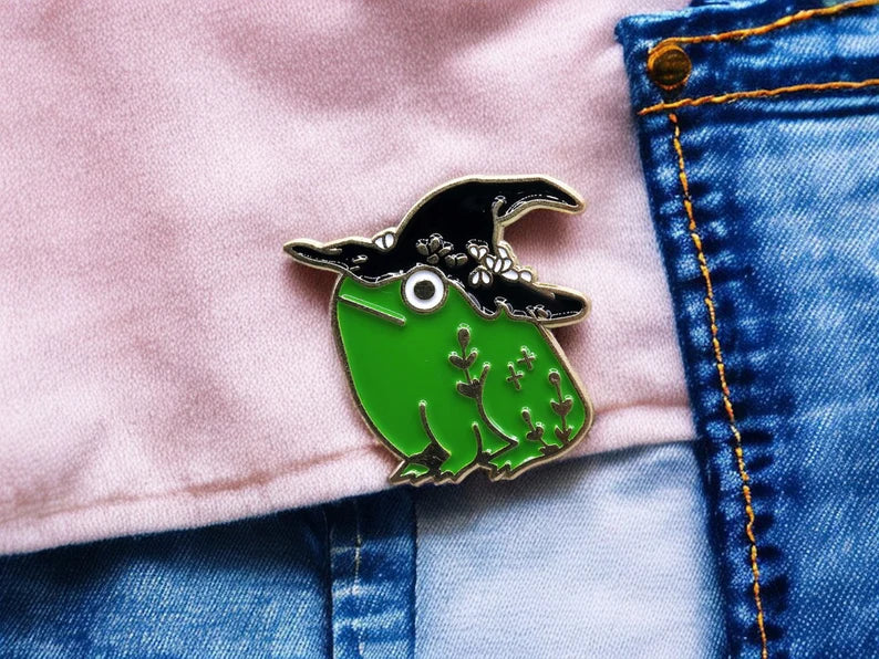 Pin's Broche Email | Grenouille Sorcier | Chapeau de Sorcier | Magie | Kawaii | Fun | Humour