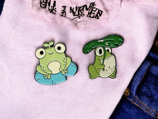 Pin's Broche Email | Grenouille Fleur de Lotus | Grenouille Oasis | Kawaii | Fun | Humour