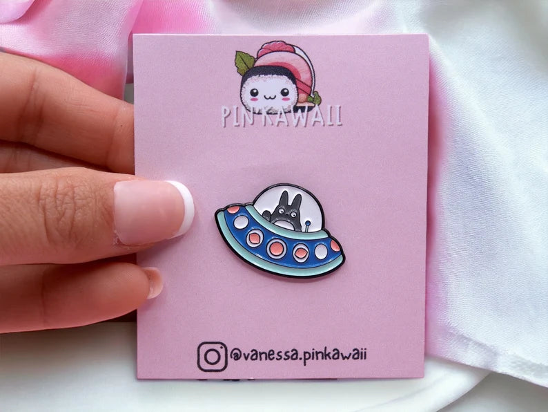 Pin's Broche Email |  Totoro | Noiraudes | Soucoupe Volante | Totoro | Kawaii | Mignon