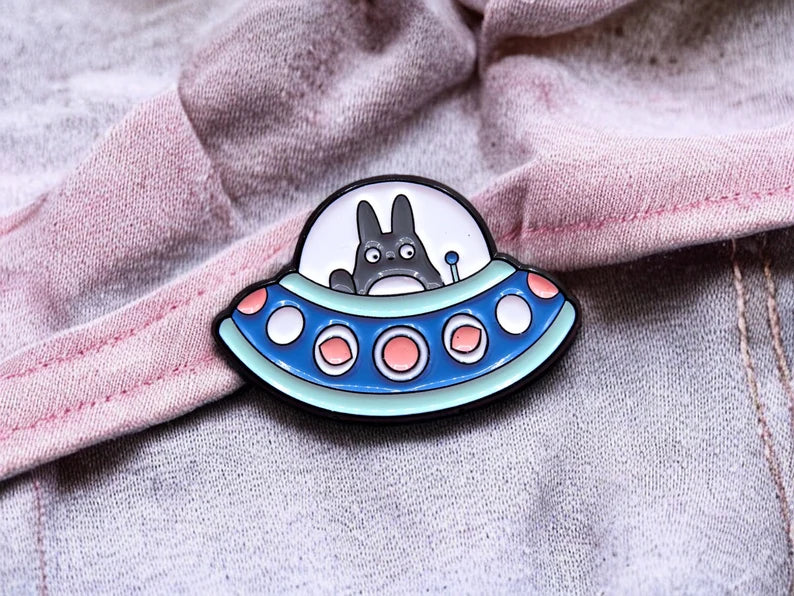 Pin's Broche Email |  Totoro | Noiraudes | Soucoupe Volante | Totoro | Kawaii | Mignon