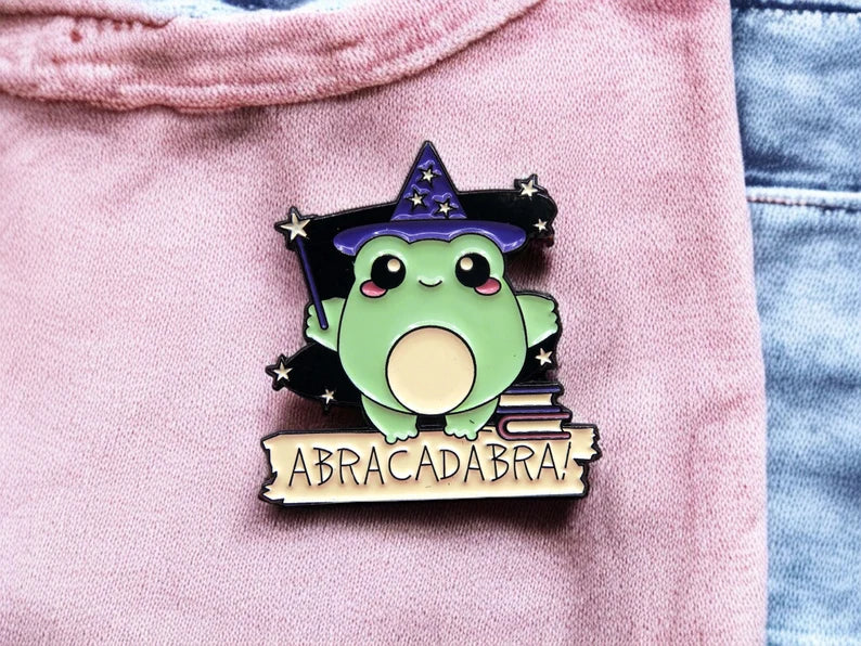 Pin's Broche Email | Grenouille Sorcier | Chapeau de Sorcier | Magie Abracadabra | Kawaii | Fun | Humour