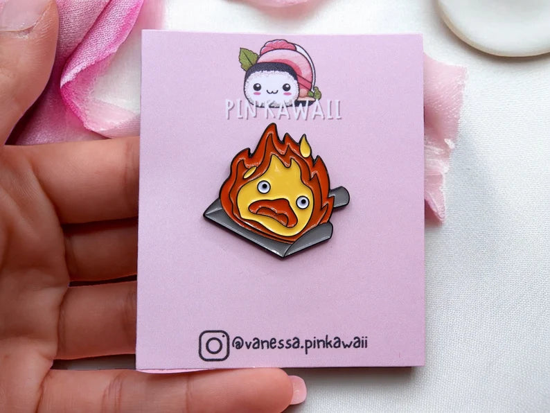 Pin's Broche Email | Chateau Ambulant | Calcifer Démon du Feu | Kawaii | Mignon