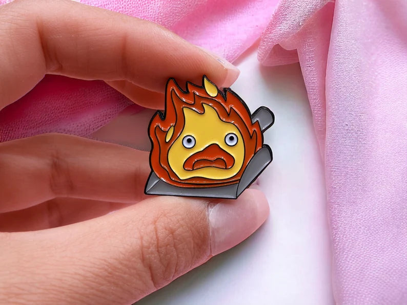 Pin's Broche Email | Chateau Ambulant | Calcifer Démon du Feu | Kawaii | Mignon