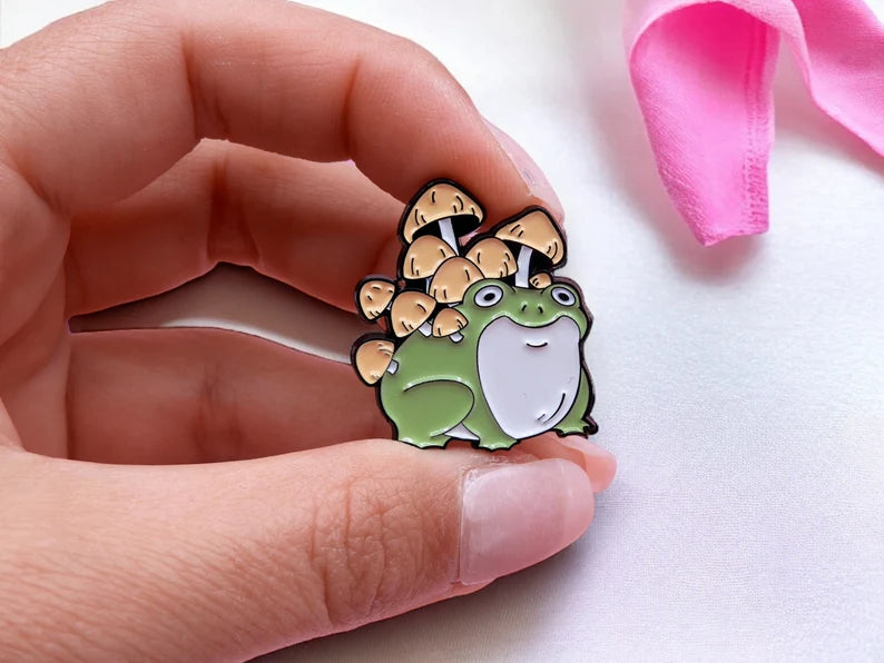 Pin's Broche Email | Grenouille Champignon | Forestier | Kawaii | Fun | Humour