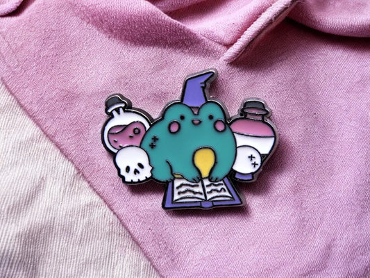 Pin's Broche Email | Grenouille Sorcier | Chapeau de Sorcier | Magie Abracadabra | Kawaii | Fun | Humour